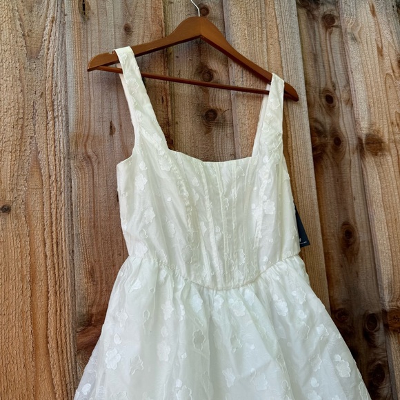 White Floral Burnout Bustier Basque-Style Tiered Midi Dress 🌿 - Picture 2 of 9